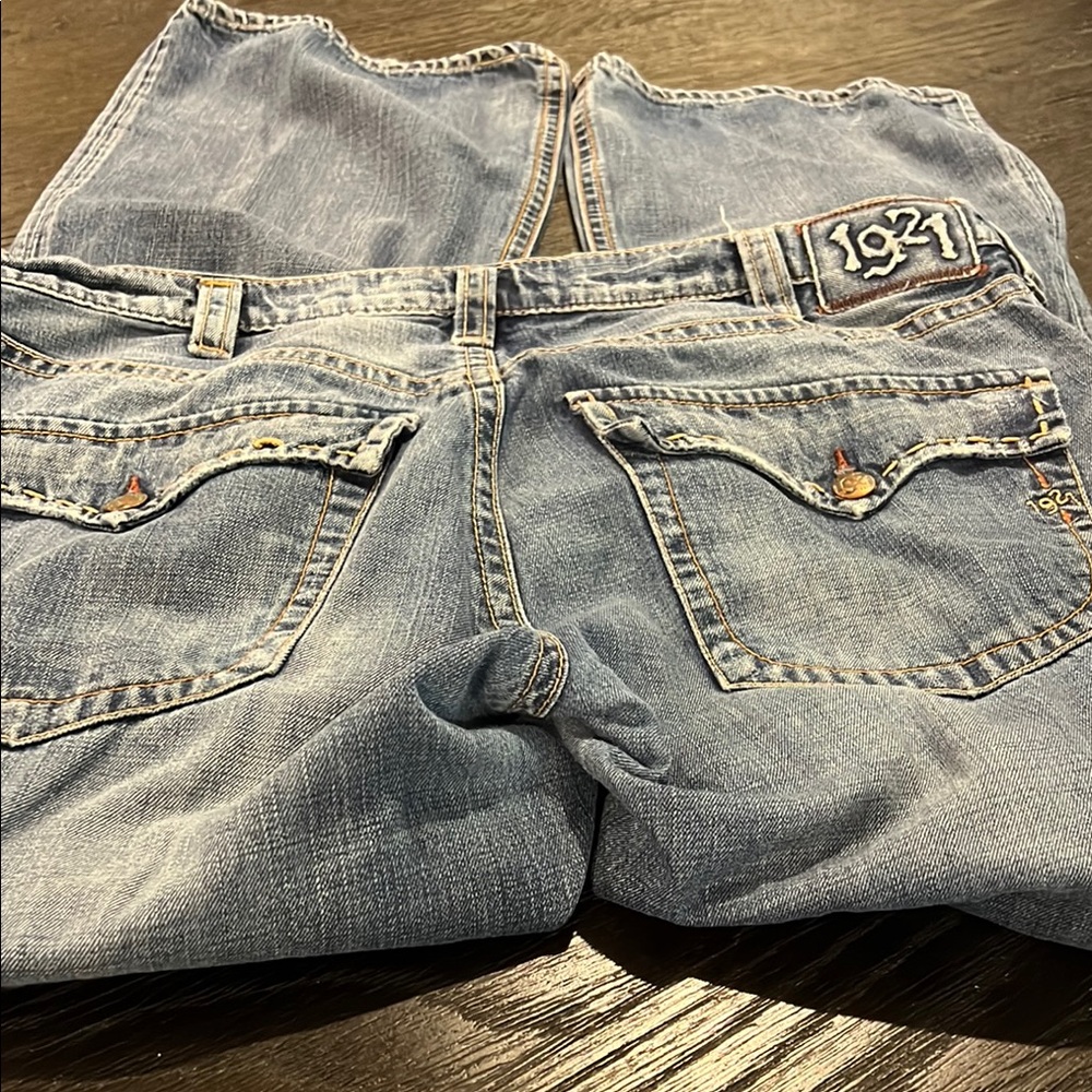 Relaxed Blue Jeans with Vintage Fading
